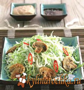 Грибной салат с рисовой лапшой
