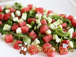 Салат из арбуза и огурцов